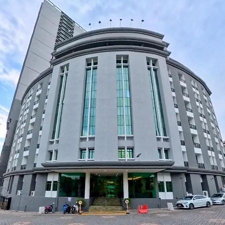 Stallions Suites Penang Jelutong Экстерьер фото