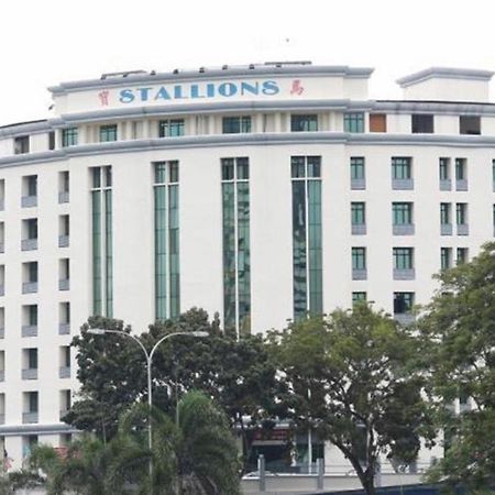 Stallions Suites Penang Jelutong Экстерьер фото