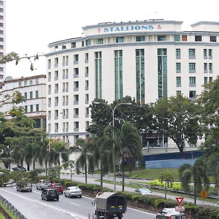 Stallions Suites Penang Jelutong Экстерьер фото
