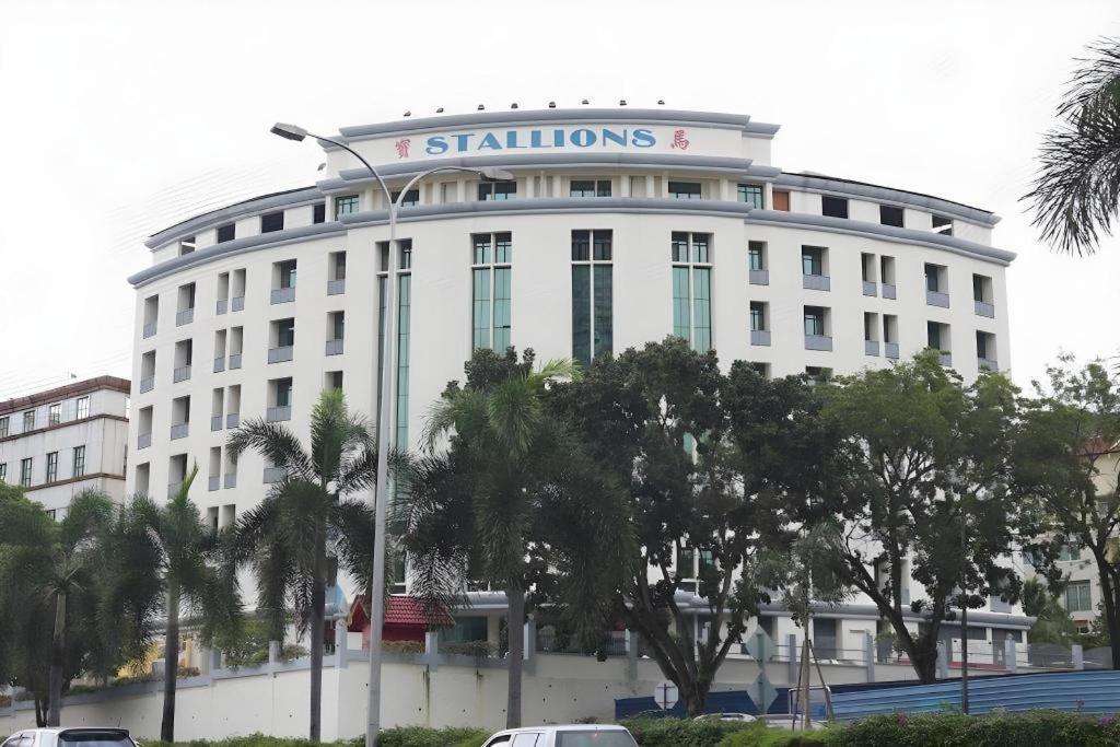 Stallions Suites Penang Jelutong Экстерьер фото