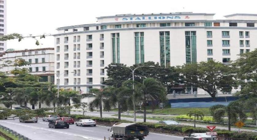 Stallions Suites Penang Jelutong Экстерьер фото