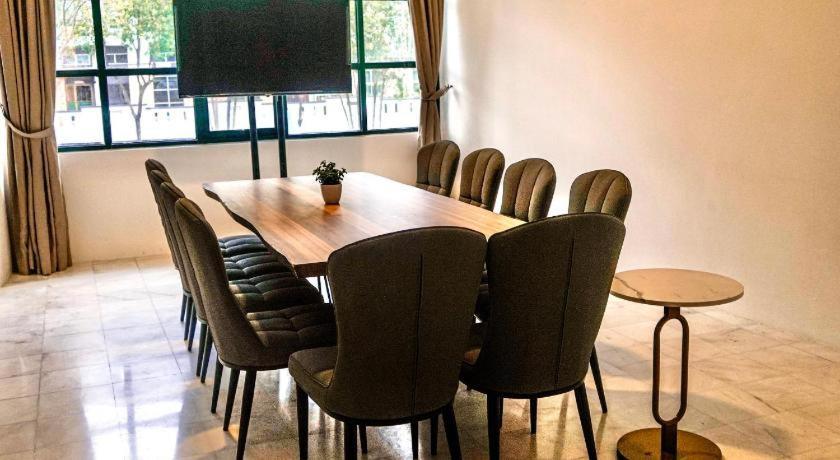 Stallions Suites Penang Jelutong Экстерьер фото