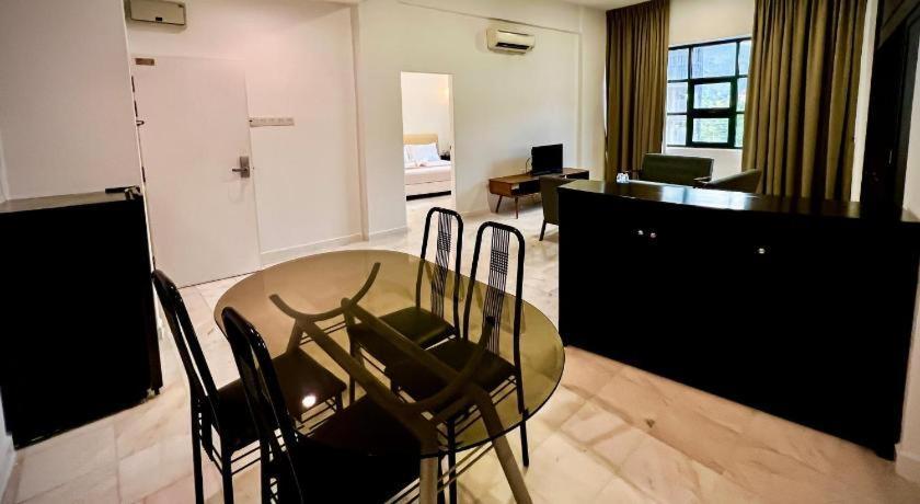 Stallions Suites Penang Jelutong Экстерьер фото