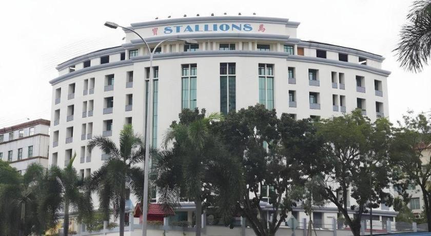 Stallions Suites Penang Jelutong Экстерьер фото
