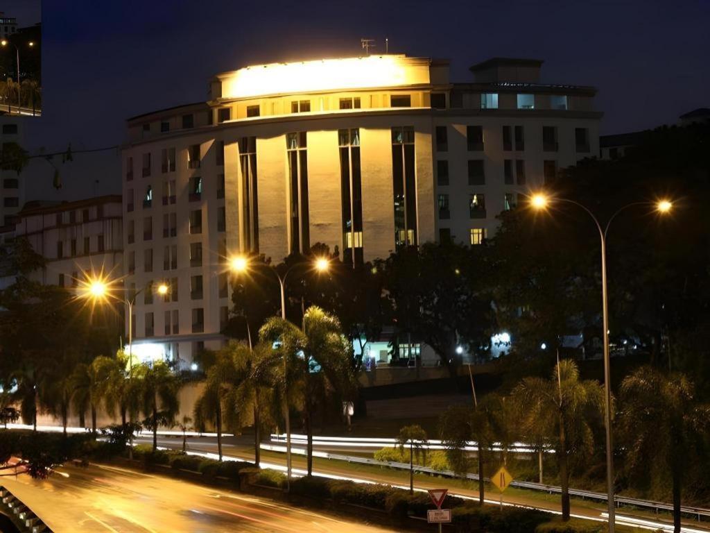 Stallions Suites Penang Jelutong Экстерьер фото